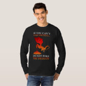 クールなドラゴンの炎を吐く空飛ぶ神話の生き物 Tシャツ (正面フル)