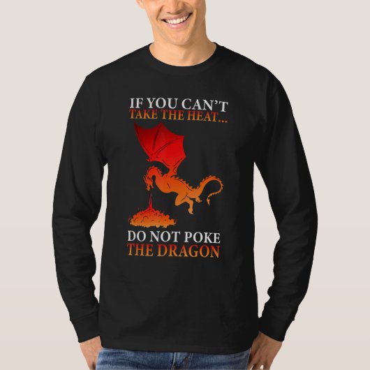 クールなドラゴンの炎を吐く空飛ぶ神話の生き物 Tシャツ (正面)