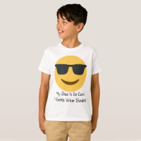 クールなパパのEmojiの身に着けている陰のTシャツ