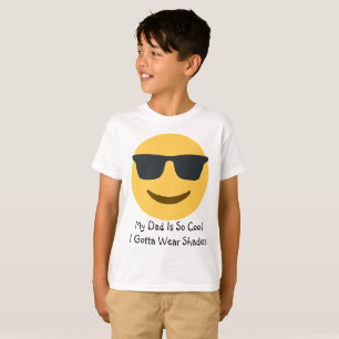 クールなパパのEmojiの身に着けている陰のTシャツ Tシャツ