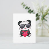 クールなパンダくまのサングラスのバレンタインデーのハート シーズンポストカード (スタンド正面)