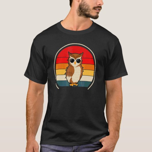 クールなフクロウのレトロ Tシャツ (正面)