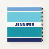 クールなブルーとホワイトのストライプ ノートブック (裏面)