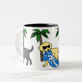 クールなラブラドールのビーチのパーティーの漫画 ツートーンマグカップ (正面左)