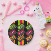 クールなレトロ80sの明るいヴィンテージカセットパターン ペーパープレート (パーティー)