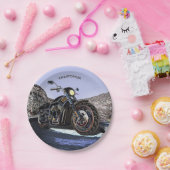 クールなヴィンテージの道の白熱［赤熱］光を放つなオートバイのチョッパー ペーパープレート (パーティー)