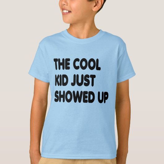 クールな子が来たよ 面白い子供たち Tシャツ (正面)
