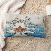 クールな日本のヴィンテージのukiyo-e湖の神社の雪 ランバークッション (ブランケット)