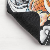 クールな東洋のコイのコイのスカルの入れ墨 マウスパッド (コーナー)