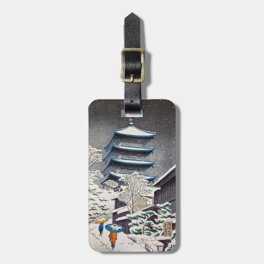 クールな東洋の日本の冬の神社の雪の寺院 ラゲッジタグ (正面縦)