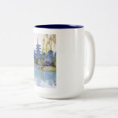 クールな東洋の日本人のyoshida湖の神社の寺院 ツートーンマグカップ (正面右)