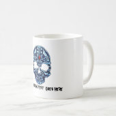 クールな漫画の入れ墨の記号の青い金属のゴシック様式スカル コーヒーマグカップ (正面右)