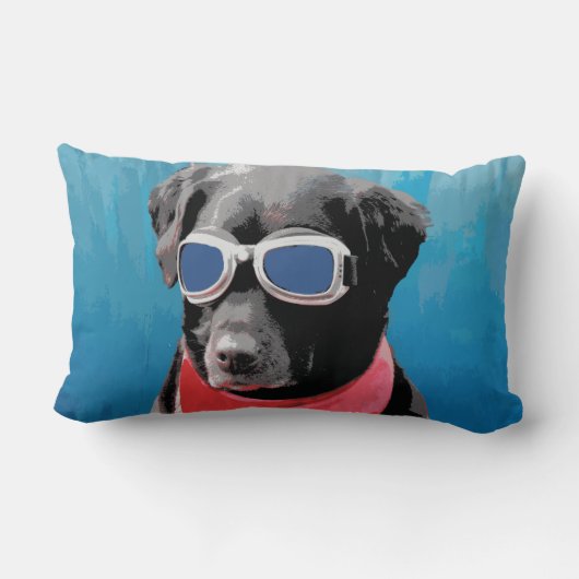 クールな犬の黒の実験室の赤いバンダナの青のゴーグル ランバークッション (裏面)