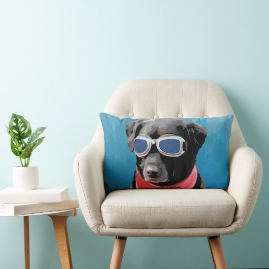 クールな犬の黒の実験室の赤いバンダナの青のゴーグル ランバークッション (椅子)