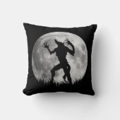 クールな狼人間の満月の変形 クッション (正面)