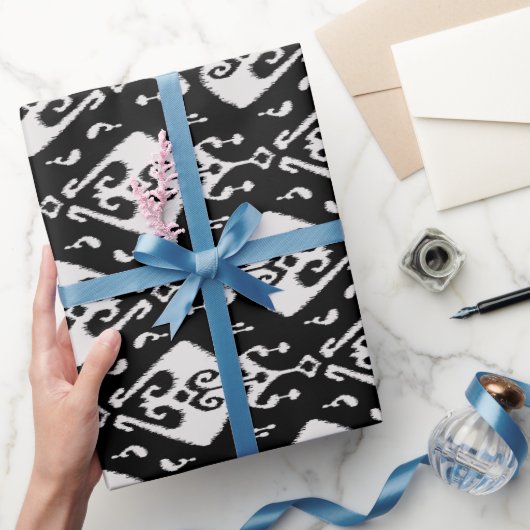 クールな白黒イカットの種族パターン ラッピングペーパー (ギフト)