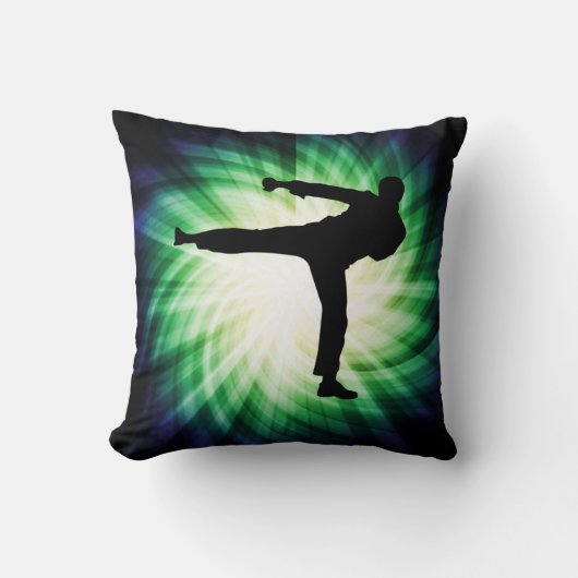 クールな空手の蹴り クッション (正面)