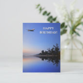 クールな飛行機と湖の写真、楽しい航空の誕生日 ポストカード (スタンド正面)