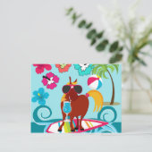 クールな馬のサーファーの男の夏のおもしろいのビーチのパーティー インビテーションポストカード (スタンド正面)