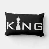 クールなTypography王のチェスをする人 ランバークッション (裏面)