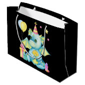 クールキッズユニセックス・ドラゴン名の追加ハッピーバースデー ラージペーパーバッグ (裏面アングル)