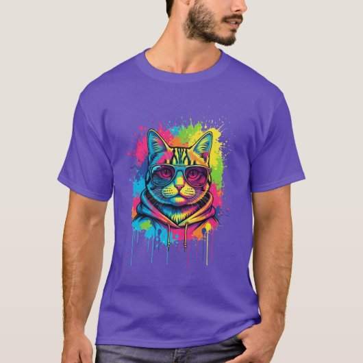 クールキャットストリートアート - ネオンに輝く猫 Tシャツ (正面)