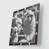 クールサングラスの羊 スクエア壁時計 (傾斜)