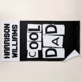 クールパパモダン名前をカスタムする白黒 ビーチタオル (正面)