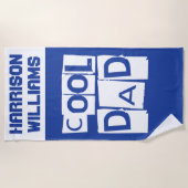 クールパパモダン名前をカスタムする青と白 ビーチタオル (正面)