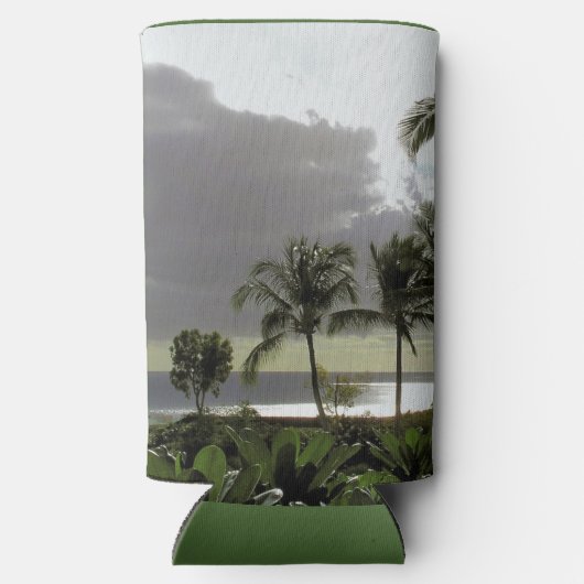 クールボトル/ヤシの木と夕暮れ時の銀色海 スリム缶クーラー (裏面)