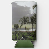 クールボトル/ヤシの木と夕暮れ時の銀色海 スリム缶クーラー (正面)