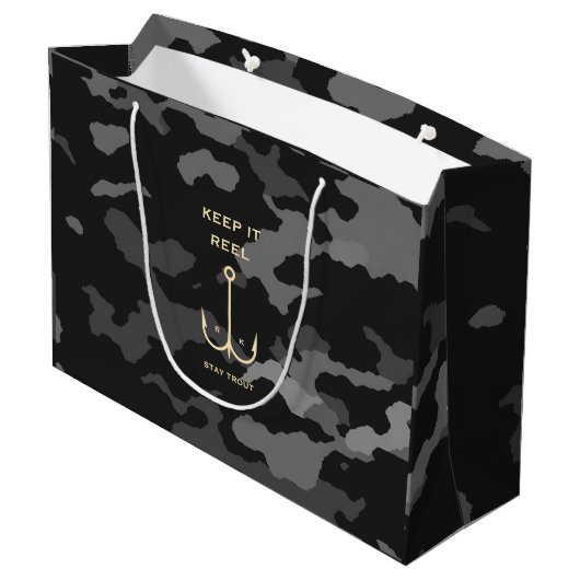 クール保リール魚釣りおもしろい父の日の迷彩柄 ラージペーパーバッグ (裏面アングル)