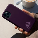 クール白黒パープルモダンスクリプトモノグラム iPhone 15 PROケース<br><div class="desc">ホワイトクールミニマモダンリストのスタイリッシュトレンディーパーソナライズされた熱タンブラーはカスタム、と機能のお洒落ギフトのための選択と選択である。このタンブラーは単なる飲み物用品ではなく、そのミニマルなデザインで際立つパーソナライズされた断熱されたコーヒータンブラーである。名前カスタマイズ付きで個人のtouchを付け加え、思いやりある贈り物とユニークしている。このタンブラーは様々な大事な行事、特に花嫁の贈り物として最適である。ミニマカスタムリストの花嫁タンブラーは、所望の温度で保の飲料のためだけでなく、ファッショナブルなアクセサリーのために実用的である。そのモダンとスタイリッシュデザインは女の子の旅行や特別な機会に適したクールとトレンディーギフトを作りて、機能的なプレゼントを望む与え。タンブラモノグラムのーは洗練されたレベルを追加し、それを受け取った人にとって際立って思い出に残るギフトとなる。</div>