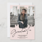 クール赤面ピンクの卒業生の写真卒業 招待状 (正面)