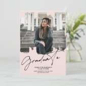 クール赤面ピンクの卒業生の写真卒業 招待状 (スタンド正面)