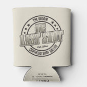 クール レトロ ビンテージ タイポグラフィー グルーム バチェラーパーティー 缶クーラー (裏面)