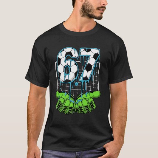 クール 67 サッカー ナンバー 炎 氷 スポーツ パワー スタイル Tシャツ (正面)