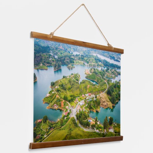 グアタペアンティオキアサニースカイズの息をのむような眺め 吊り下げ型タペストリー (傾斜あり)