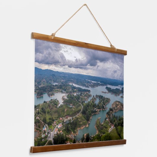 グアタペアンティオクイア曇り空の息をのむような眺め 吊り下げ型タペストリー (傾斜あり)