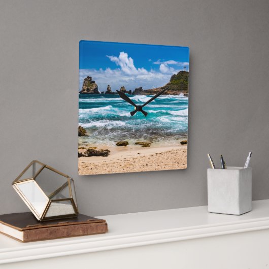 グアドループ，グランデテール，ポアント・デ・シャトー スクエア壁時計 (オフィス)