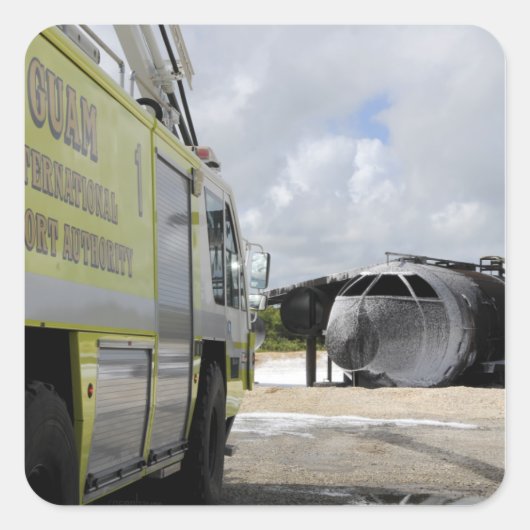 グアムズワンパット空港 スクエアシール (正面)