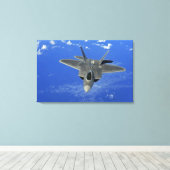 グアム近郊の飛行中の米国空軍F-22ラプター キャンバスプリント (インサイチュ (ウッドフロア))