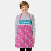 グインチ | Cindy-Lou Who Pink Holiday Pattern エプロン (着用した状態)