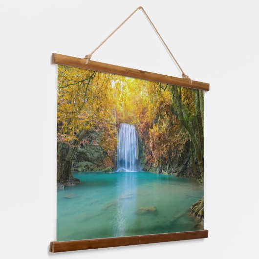グッシング滝ターコイズウォーターゴールデン秋デイ 吊り下げ型タペストリー (傾斜あり)