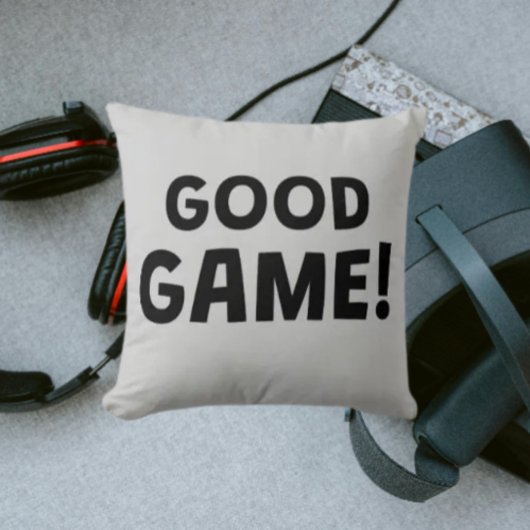 グッドゲーム! | ボールド タイポグラフィ ゲーマー クッション
