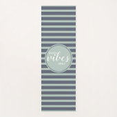 グッドビーズオンリーブルー&グリーンタイポグラフィ引用文 ヨガマット (正面)