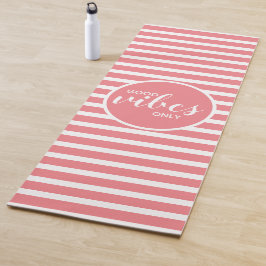 グッドビーブスオンリーコーラルアンドホワイトタイポグラフィ引用文 ヨガマット