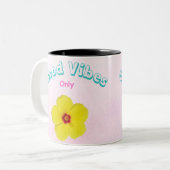 グッドビーブズオンリーイエローハイビスカスアート ツートーンマグカップ (正面左)