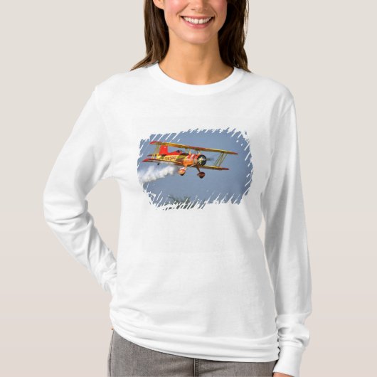 グッドマンで曲技飛行を行うジーン・スーシー Tシャツ (正面)