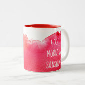 グッドモーニングサンシャインコーヒー引用文レッド ツートーンマグカップ (正面右)